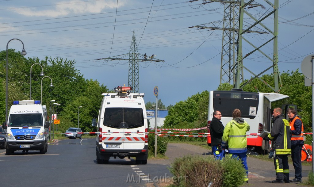 Schwerer Bus Unfall Koeln Porz Gremberghoven Neuenhofstr P332.JPG - Miklos Laubert